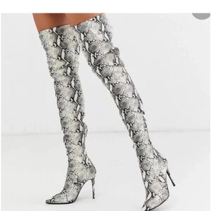 Excellent condition Steve Madden Snakeskin Style Over-the-Knee Boots Sz 5.5